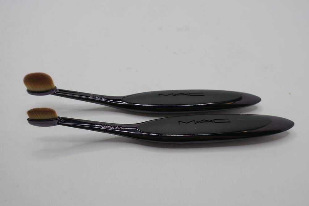 MAC Cosmetics Masterclass Oval 3 and Linear 1 Brush Set